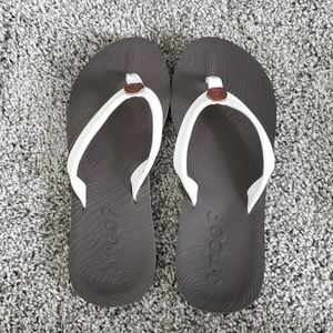 Reef Flip Flops - NWOT - Size 8